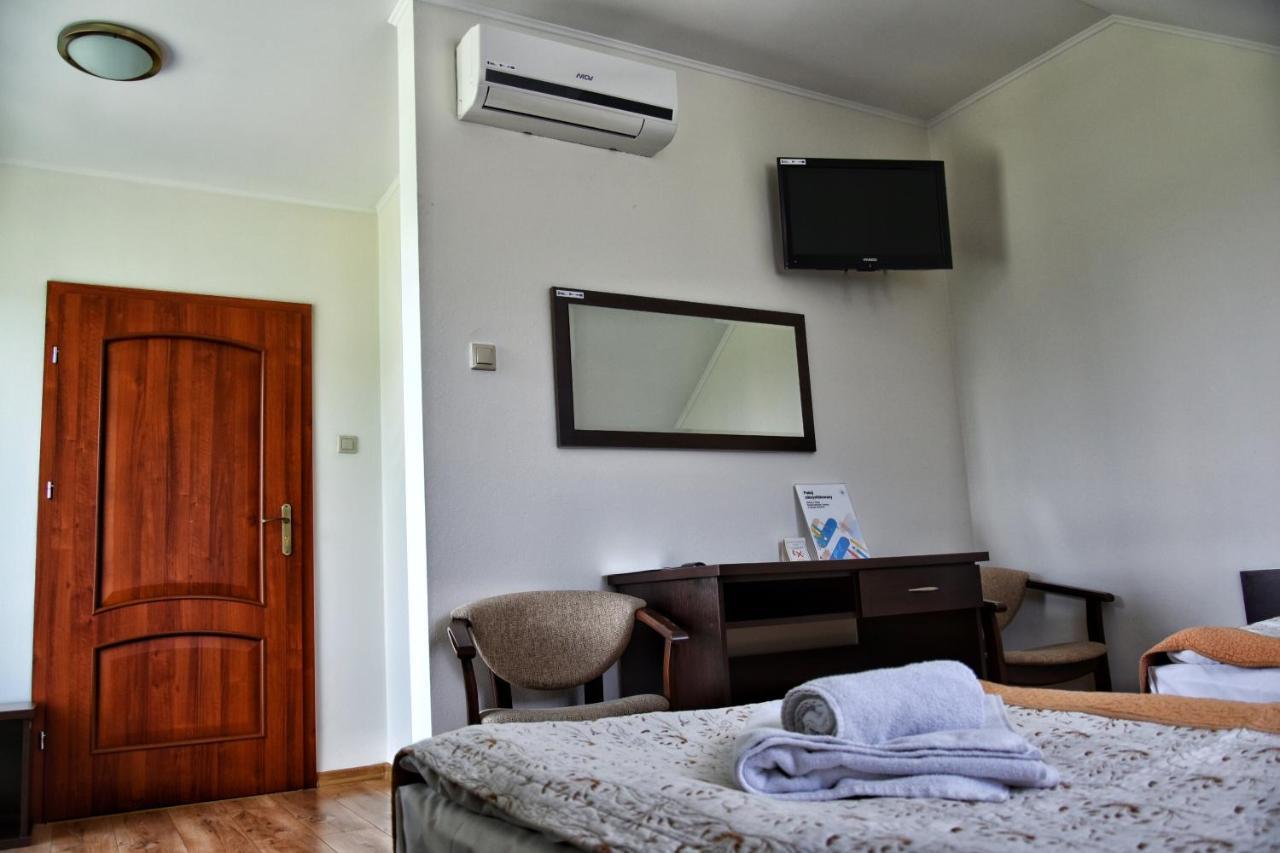 Dwor Nad Bugiem Hotel Majdan Stulenski Exterior photo