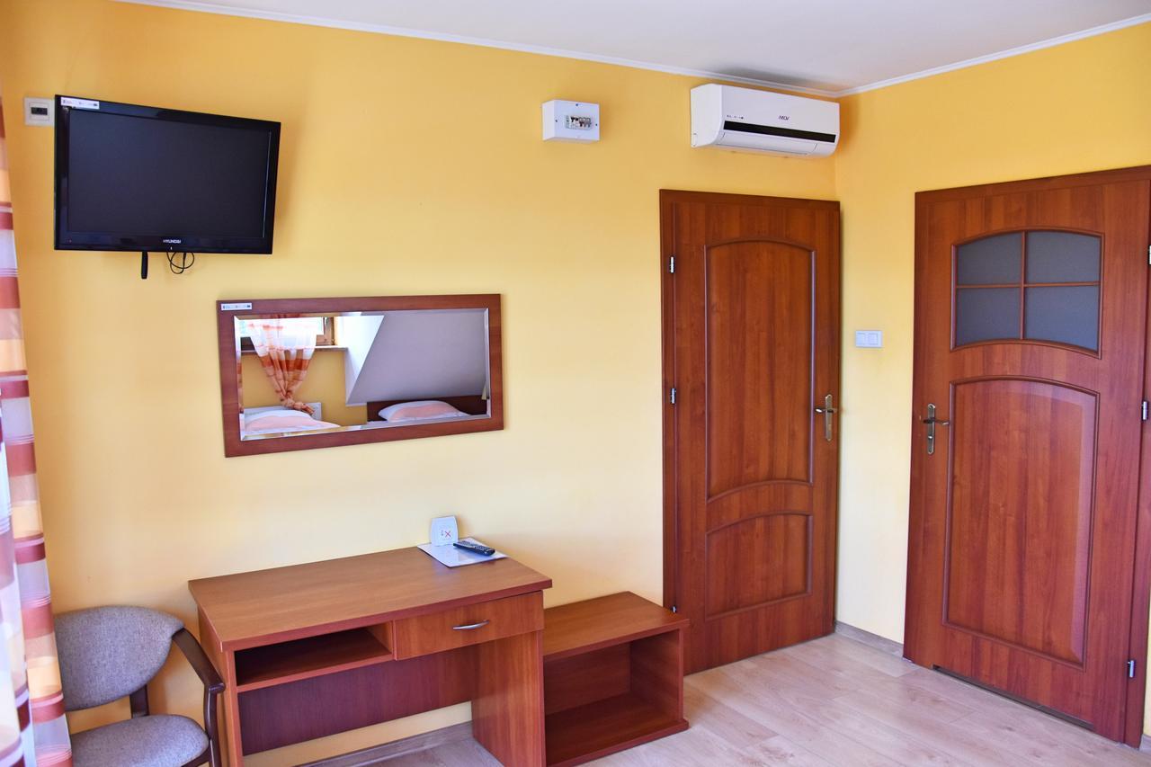 Dwor Nad Bugiem Hotel Majdan Stulenski Exterior photo